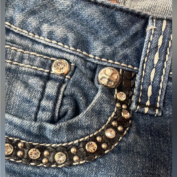 Beautiful jeans. - Picture 7 of 10